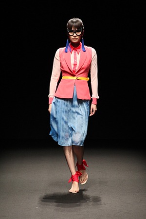 GRANDI Tokyo Fashion Week pink blue kawaii pleated skirt vest Black iris lenses