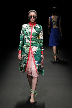 GRANDI Tokyo Fashion Week tropical shirt dress pleated skirt Black iris lenses